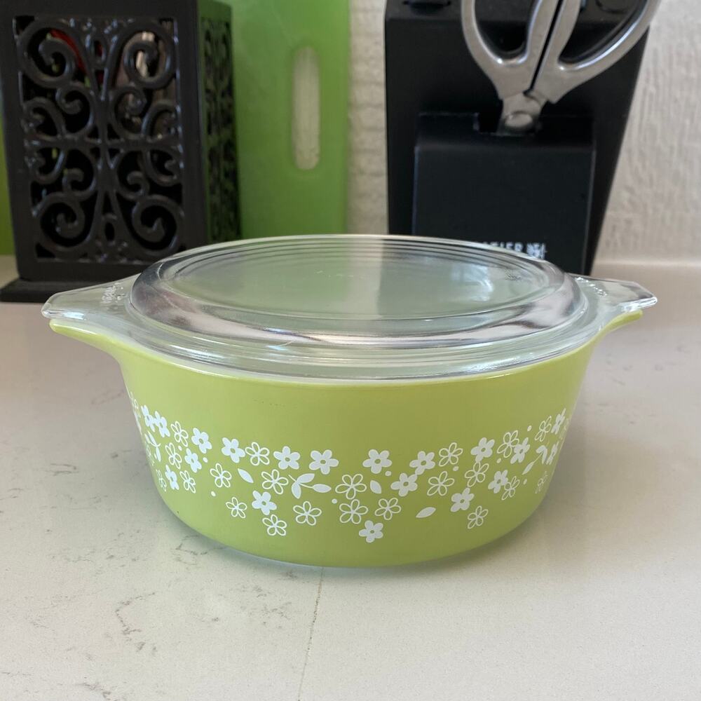 PYREX 472-B Spring Blossom Lime Green 750 ml Bowl with 470-C35 Lid